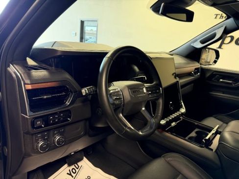 Used 2025 GMC Yukon Denali AWD/4WD image 13