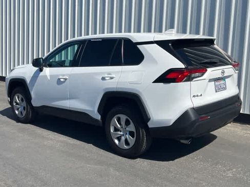 Used 2022 Toyota RAV4 LE FWD image 4