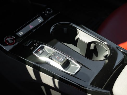 Certified 2025 Audi S6 e-tron Prestige w/ 21" Black Optic Package image 22