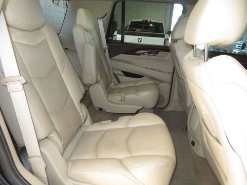 Used 2017 Cadillac Escalade Premium Luxury image 30