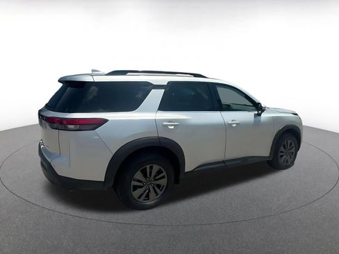 Used 2025 Nissan Pathfinder SV AWD/4WD image 14