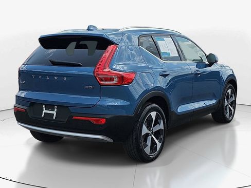 Used 2025 Volvo XC40 B5 Plus AWD/4WD image 6