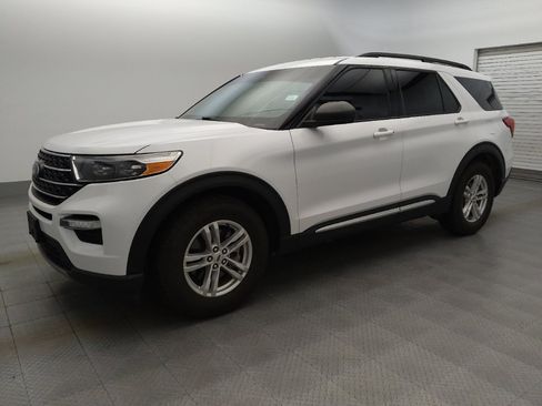 Used 2023 Ford Explorer XLT w/ Equipment Group 202A RWD image 2