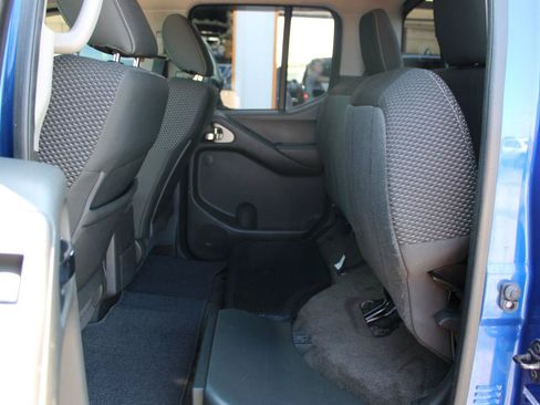 Used 2015 Nissan Frontier PRO-4X AWD/4WD image 39