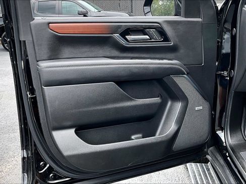 Used 2025 GMC Yukon Denali w/ Denali Reserve Package AWD/4WD image 19