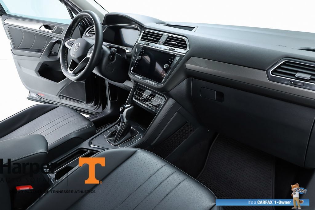 Used 2023 Volkswagen Tiguan SE w/ Panoramic Sunroof Package FWD image 70