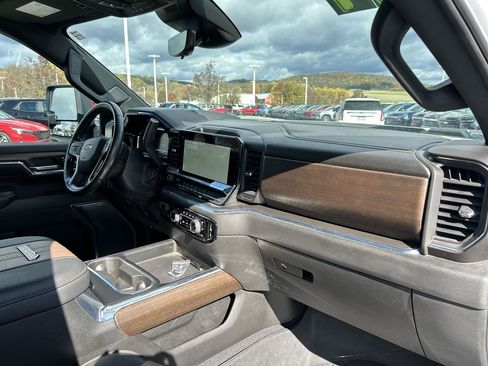 Used 2024 Chevrolet Silverado 3500 High Country w/ Technology Package image 17