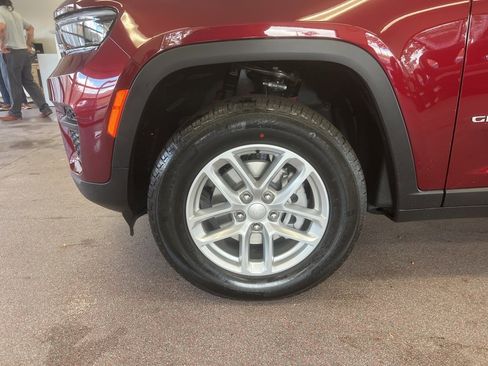 New 2025 Jeep Grand Cherokee 4WD image 4