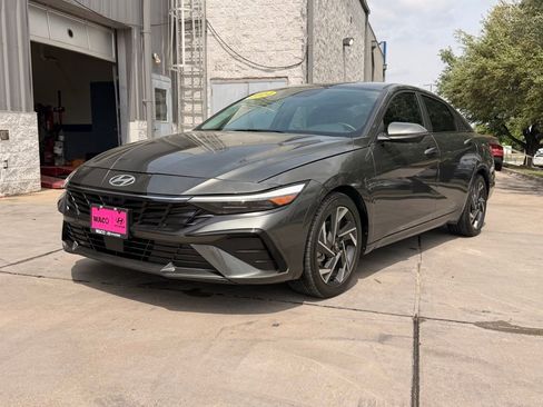 Used 2024 Hyundai Elantra Limited image 1