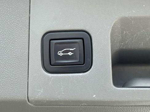 Used 2022 Cadillac XT5 Premium Luxury w/ Technology Package FWD image 12