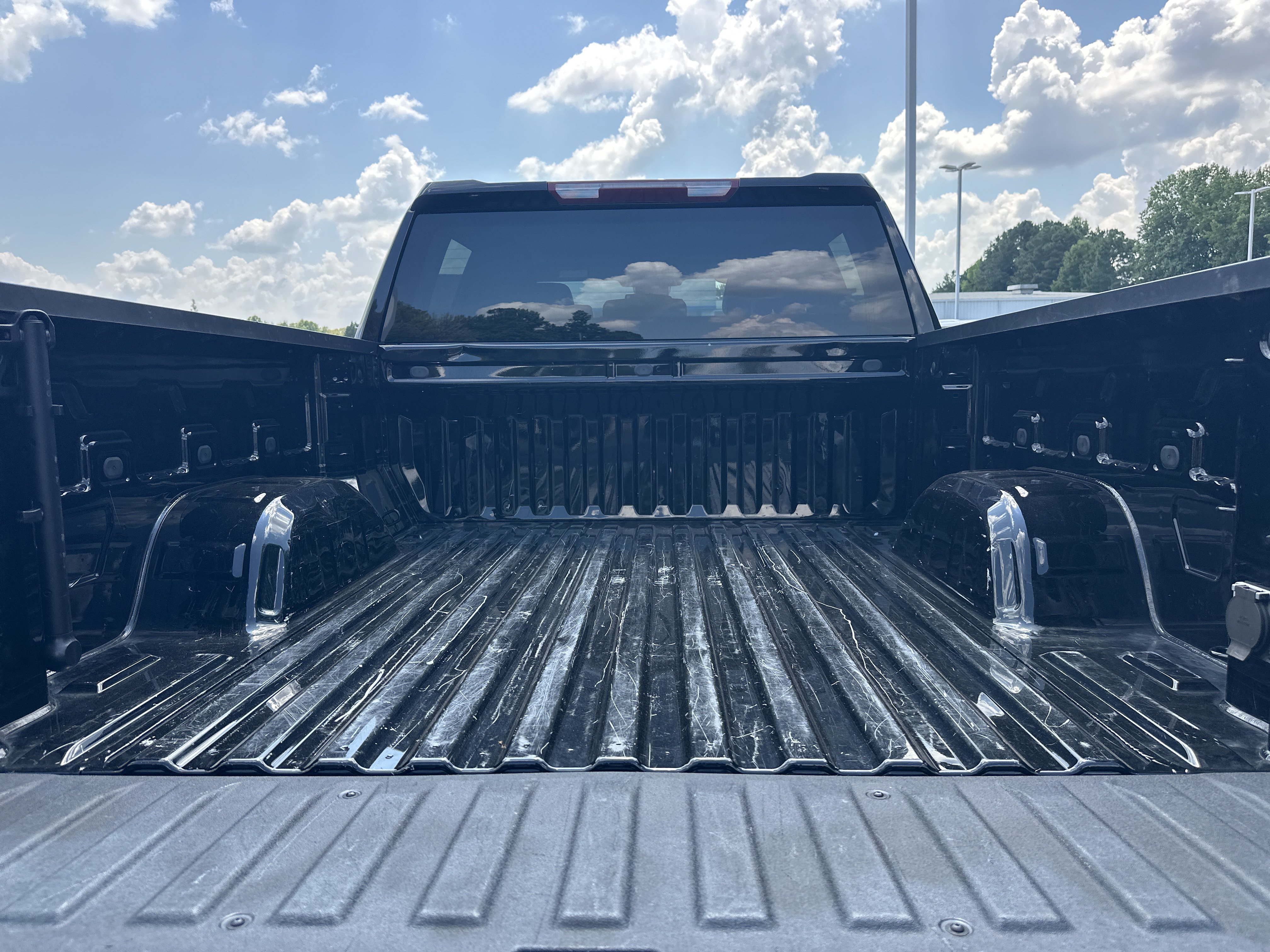 Used 2025 GMC Sierra 1500 SLT AWD/4WD image 19