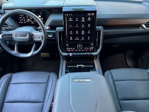 Used 2025 GMC Yukon XL Denali image 13