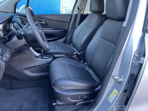 Certified 2022 Chevrolet Trax LT w/ Sport Edition image 10