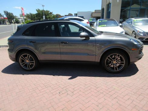 Used 2023 Porsche Cayenne AWD/4WD image 76