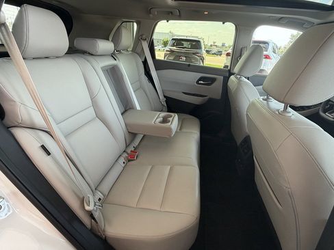 Used 2025 Nissan Rogue SL w/ SL Premium Package AWD/4WD image 30