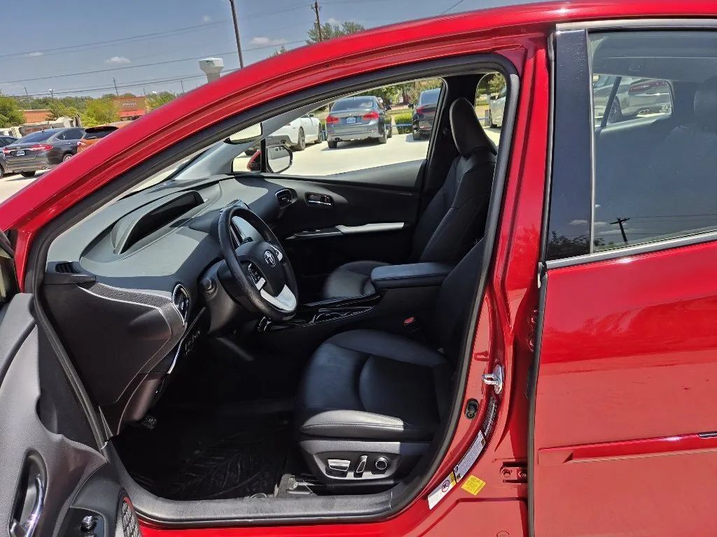 Used 2017 Toyota Prius Prime Advanced FWD image 14