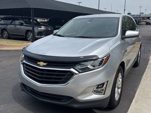 Used 2019 Chevrolet Equinox LT image 2