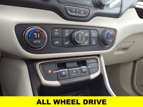 Used 2023 GMC Terrain Denali image 21