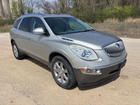 Used 2008 Buick Enclave CXL w/ Entertainment Package #1 image 4