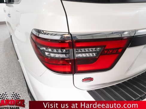 Used 2024 Nissan Armada SL w/ Captain's Chairs Package image 9