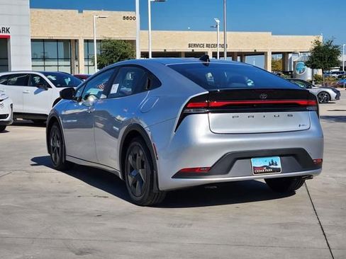 New 2026 Toyota Prius LE FWD image 3