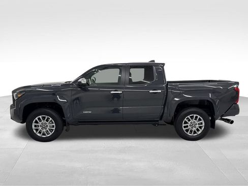 Used 2024 Toyota Tacoma Limited AWD/4WD image 4