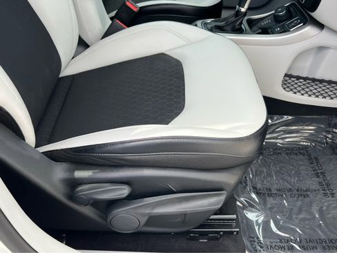 Used 2017 Jeep Compass Latitude w/ Cold Weather Group image 19