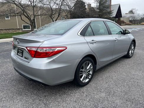Used 2015 Toyota Camry SE image 3
