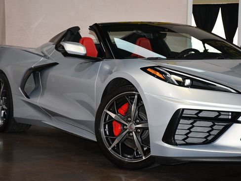 Used 2022 Chevrolet Corvette Stingray Convertible w/ Z51 Performance Package RWD image 53