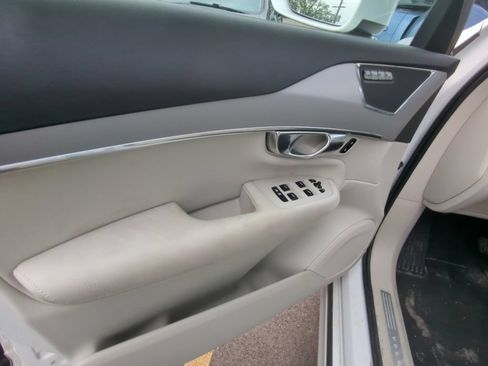 Used 2022 Volvo XC90 T5 Momentum AWD/4WD image 9