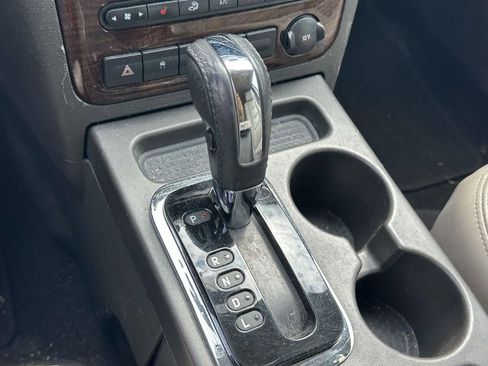 Used 2009 Ford Taurus X Limited FWD image 27