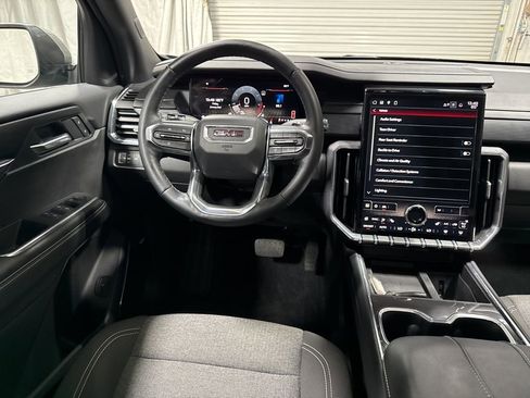 Used 2025 GMC Acadia Elevation image 17