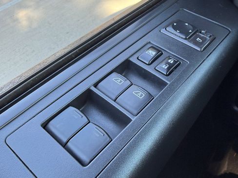 Used 2012 Nissan Titan SV image 34