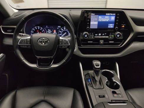 Used 2021 Toyota Highlander XLE image 22