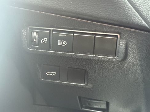 Used 2024 Toyota Corolla Cross XLE w/ Convenience Package image 31