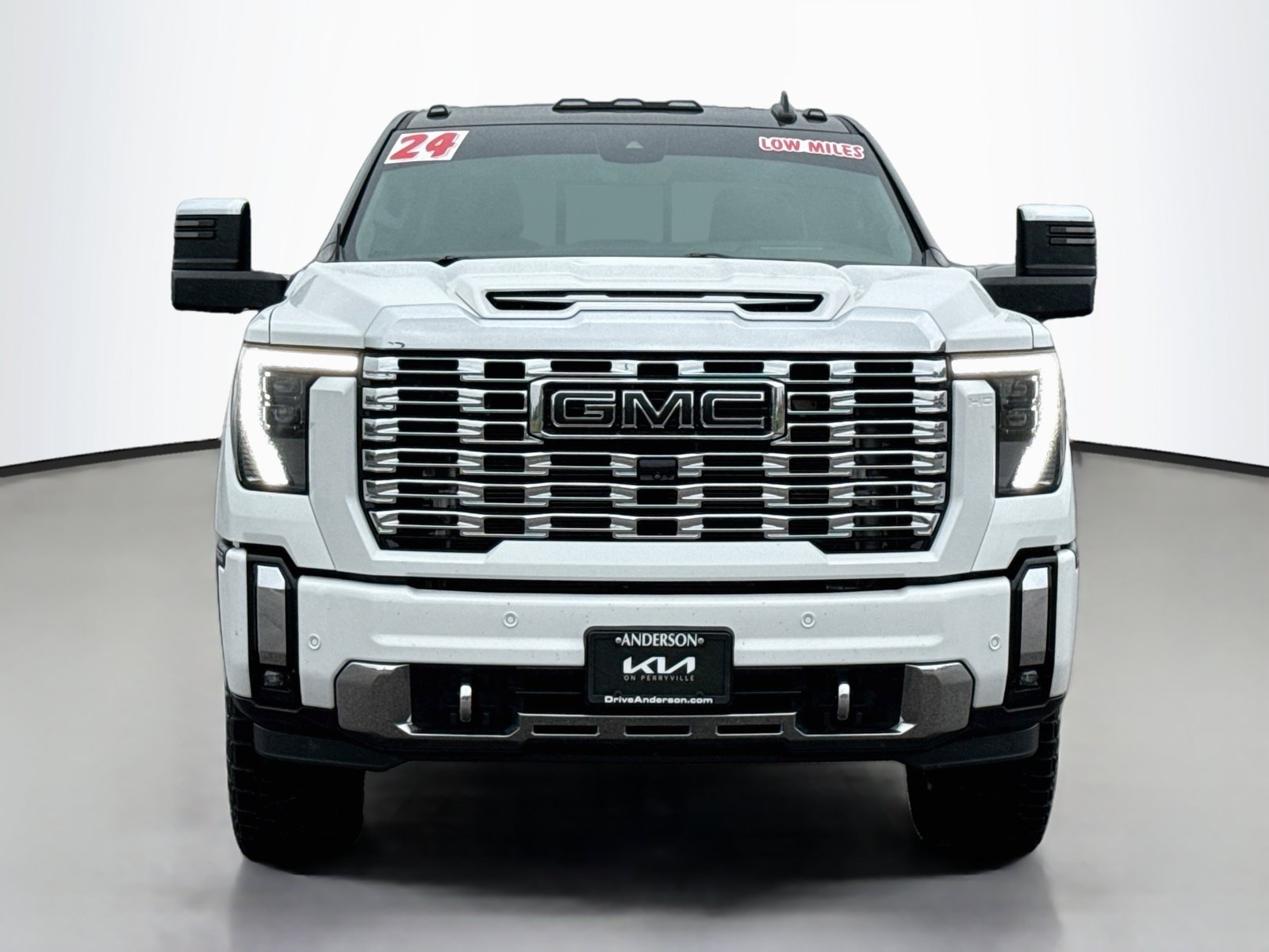 Used 2024 GMC Sierra 2500 Denali w/ Denali Reserve Package AWD/4WD image 2