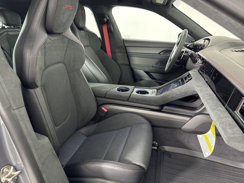 Used 2025 Porsche Taycan GTS image 30