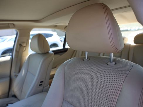 Used 2013 Lexus LS 460 AWD w/ Comfort Pkg image 19