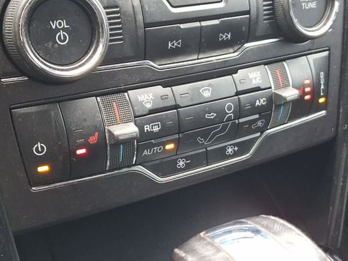 Used 2018 Ford Explorer XLT w/ Equipment Group 202A image 25