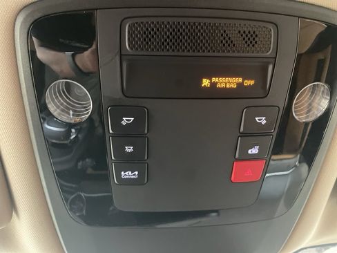 Used 2023 Kia Carnival EX FWD image 29