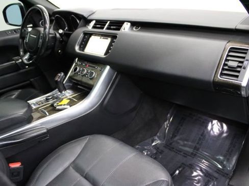 Used 2016 Land Rover Range Rover Sport SE image 24