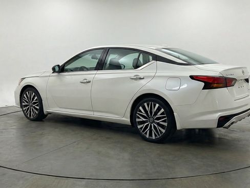 Used 2025 Nissan Altima 2.5 SV FWD image 6