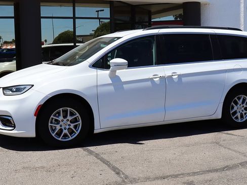 Used 2022 Chrysler Pacifica Touring-L FWD image 7