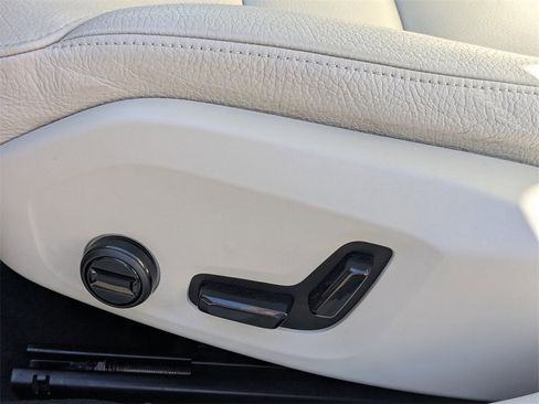 Used 2020 Volvo S60 T5 Momentum image 20