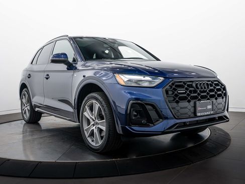 Certified 2025 Audi Q5 2.0T Premium w/ Convenience Plus Package AWD/4WD image 2