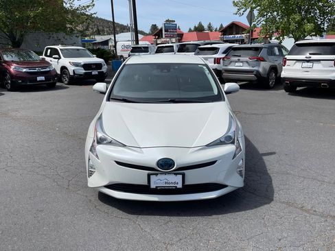 Used 2016 Toyota Prius Three Touring FWD image 8