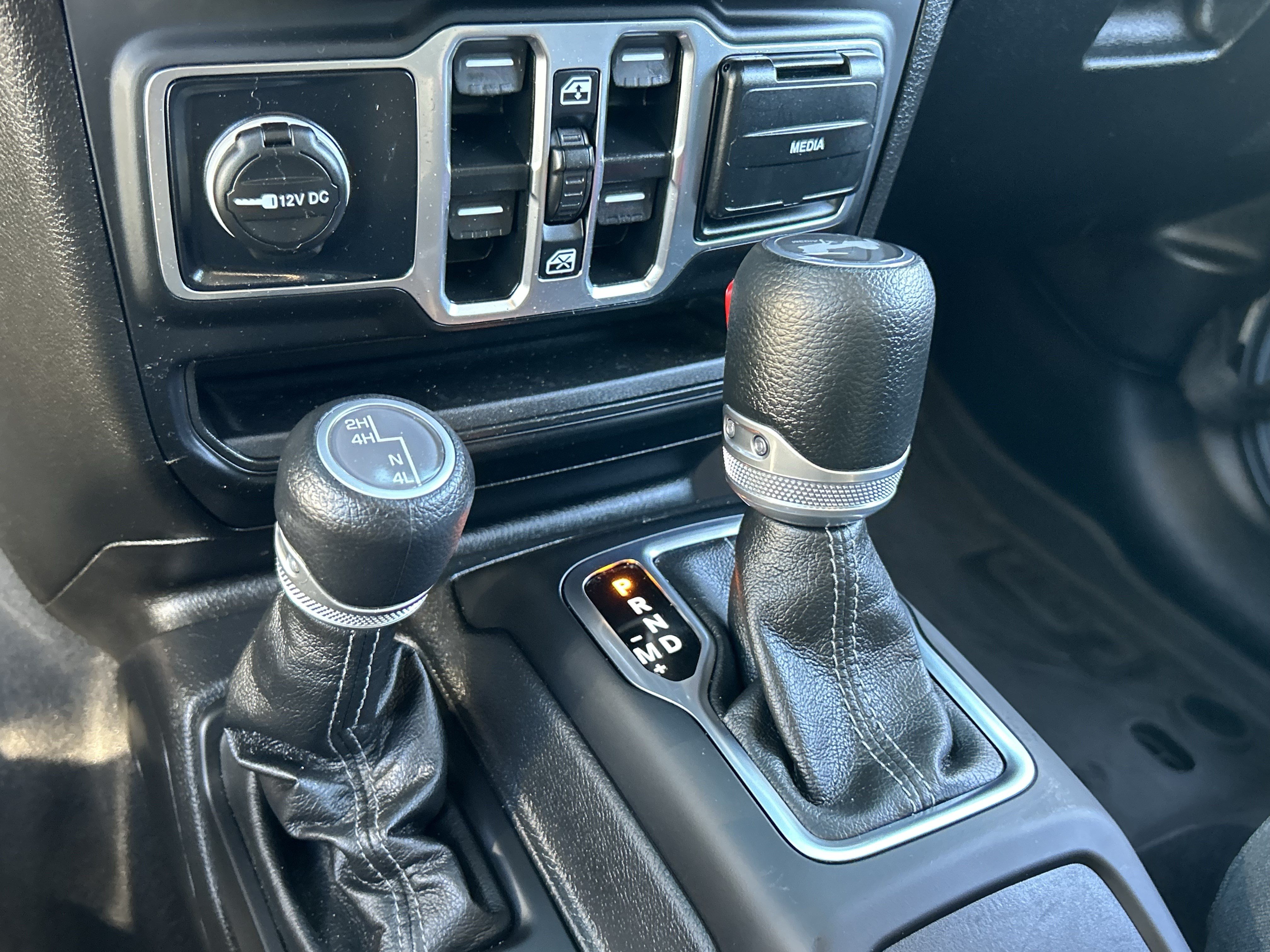 Used 2025 Jeep Wrangler Unlimited Sport AWD/4WD image 24