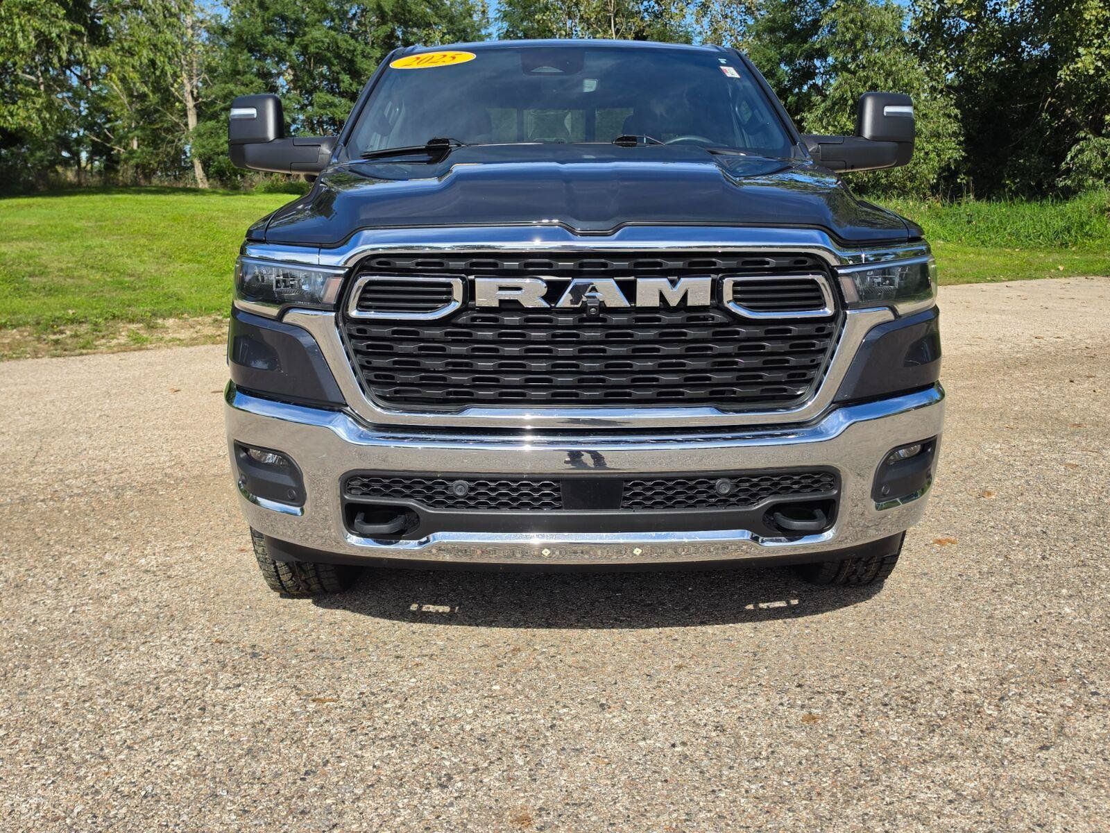 Used 2025 RAM 1500 Big Horn AWD/4WD image 4
