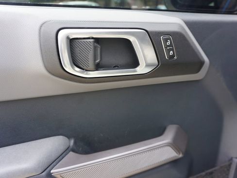 Used 2023 Ford Bronco Black Diamond w/ Sasquatch Package image 4