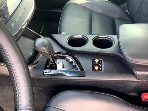 Used 2013 Toyota Avalon XLE FWD image 17